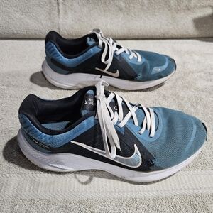 Nike | Quest 05 Running Athletic Shoe (size women 7.5)